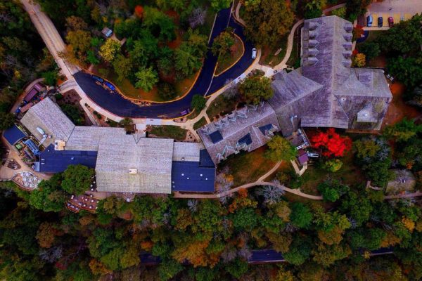 starved-rock-lodge-from-above-fall-2016-helios-visions-uav-drone-b2